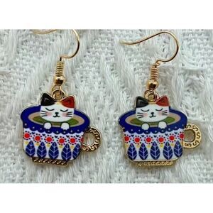 Calico‎ Cat in Blue White Coffee/Teacup Earrings NWT Cute